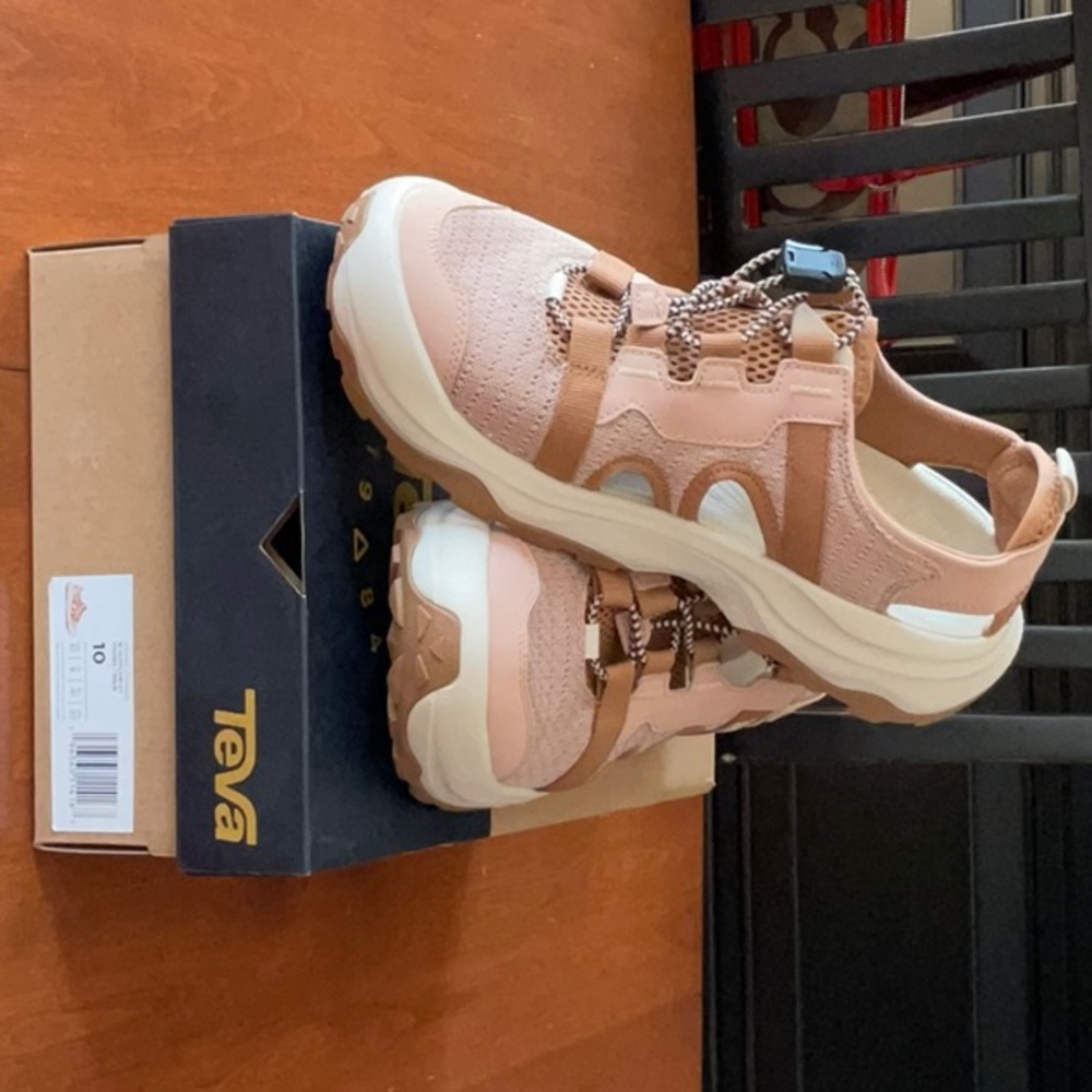 NEW TEVA Outflow CT Amphibian Shoes - Women’s size 10